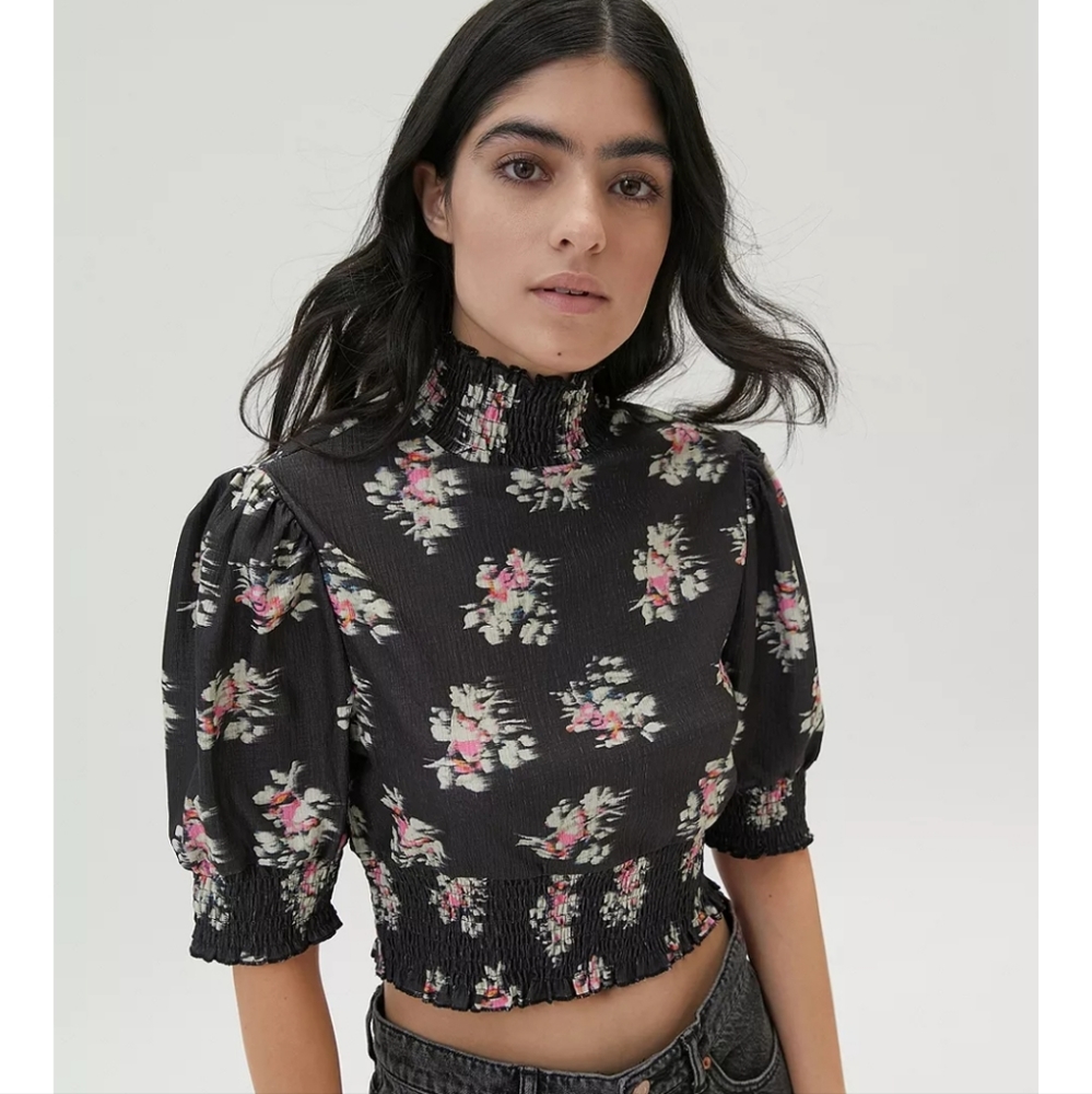 Urban Outfitters Black Noelle Open Back Crop Top NWTS - Picture 2 of 8